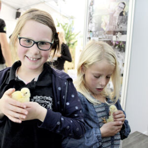 Begeisterte Kinder an der Gewerbeausstellung in Beromünster