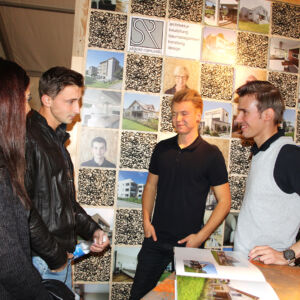 Angeregte Diskussionen an der Gewerbeausstellung Stärne füfi in Beromünster