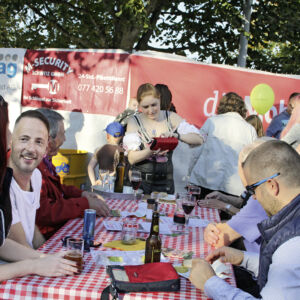 Gemütliches Beisammensein an der Gewerbeausstellung Stärne füfi in Beromünster