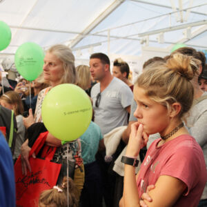 Interessierte Zuschauer an der Gewerbeausstellung Stärne füfi in Beromünster