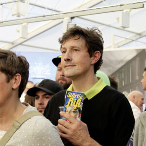 Interessierte Zuhörer an der Gewerbeausstellung Stärne füfi in Beromünster