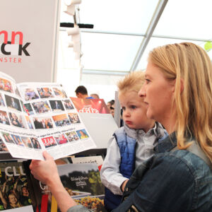 Interessierte Besucher an der Gewerbeausstellung Stärne füfi in Beromünster