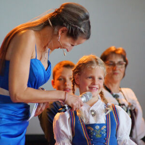 Nicole Galliker moderiert die Eröffnung der Gewerbeausstellung Stärne füfi in Beromünster