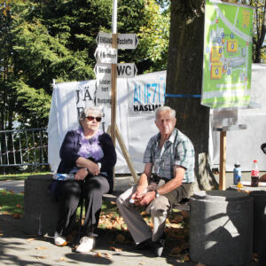 Kleine Pause im Schatten an der Gewerbeausstellung Stärne füfi in Beromünster